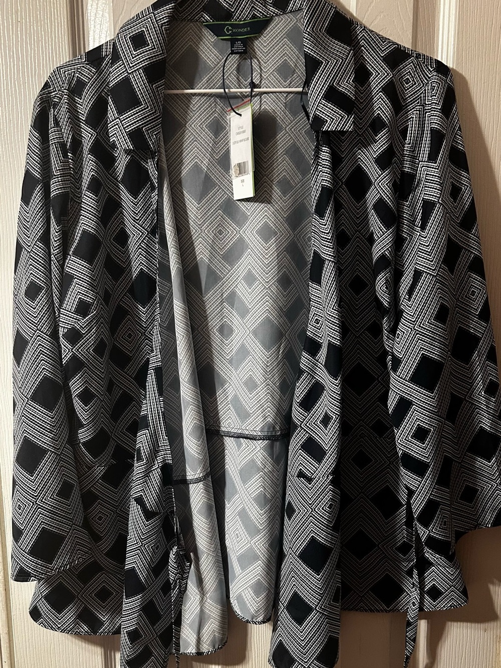 C. Wonder Women's Navy Geometric 3 QTR SLV Wrap Blouse Sz L NWT